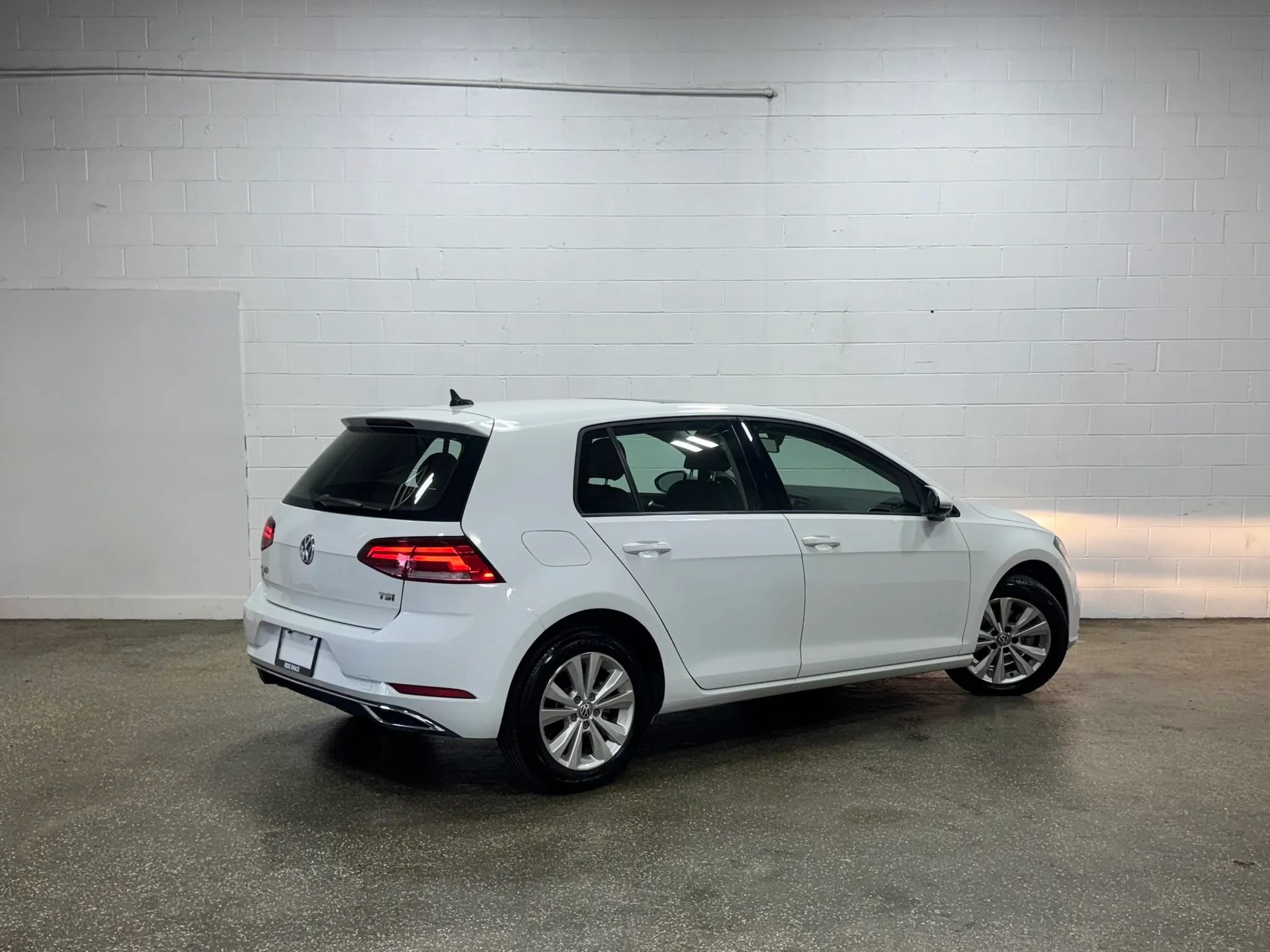 Used 2018 Volkswagen Golf SE FWD image 3