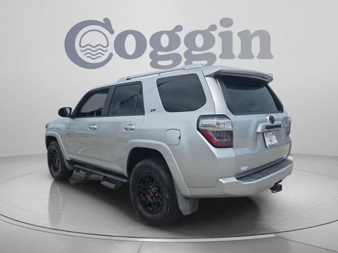 Used 2017 Toyota 4Runner SR5 Premium AWD/4WD image 3