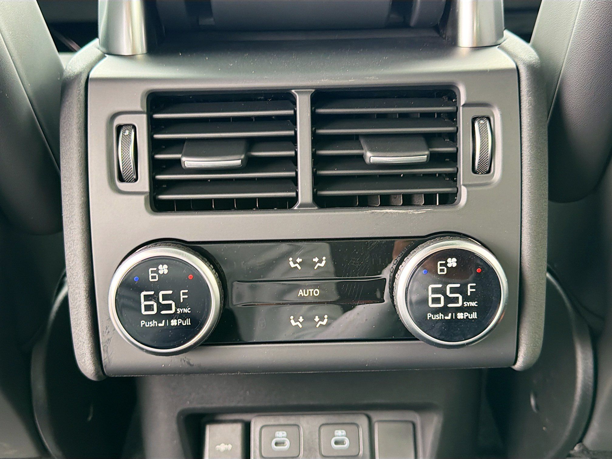 New 2026 Land Rover Discovery Limited Edition AWD/4WD image 19