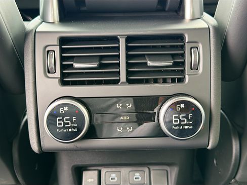 New 2026 Land Rover Discovery Limited Edition AWD/4WD image 19