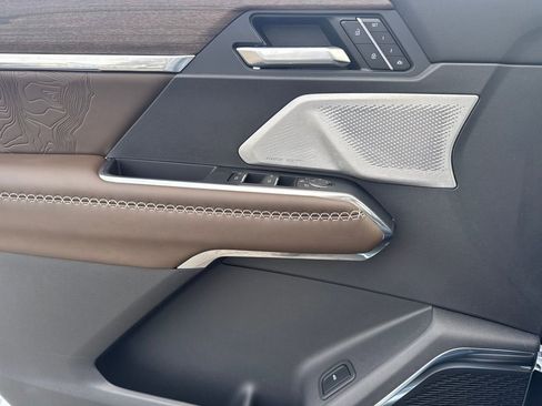 New 2026 GMC Acadia Denali Ultimate w/ LPO, Floor Liner Package image 19