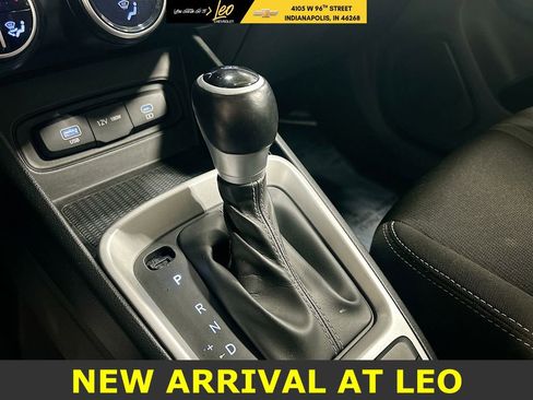 Used 2023 Hyundai Venue SEL image 16