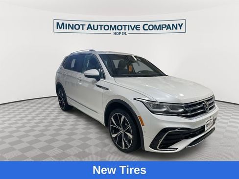 Used 2023 Volkswagen Tiguan SEL R-Line image 2