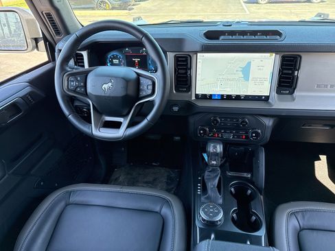 New 2025 Ford Bronco Outer Banks w/ Sasquatch Package AWD/4WD image 8
