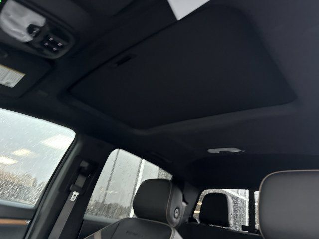 Used 2024 GMC Canyon Denali AWD/4WD image 22