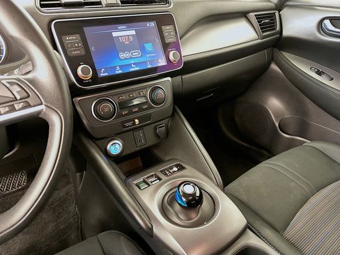 Used 2025 Nissan Leaf S image 25