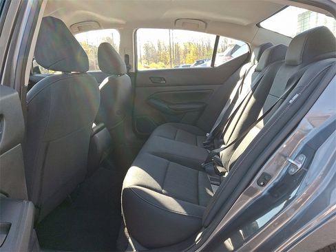 Used 2024 Nissan Altima 2.5 SV image 10