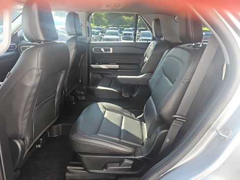 Used 2024 Ford Explorer XLT w/ Equipment Group 202A AWD/4WD image 11