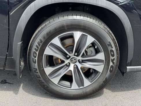 Used 2022 Toyota Highlander XLE AWD/4WD image 28