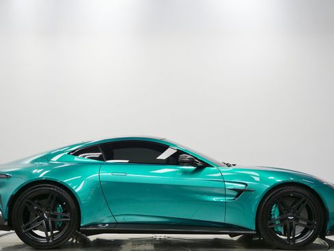 Used 2025 Aston Martin V8 Vantage Coupe image 2