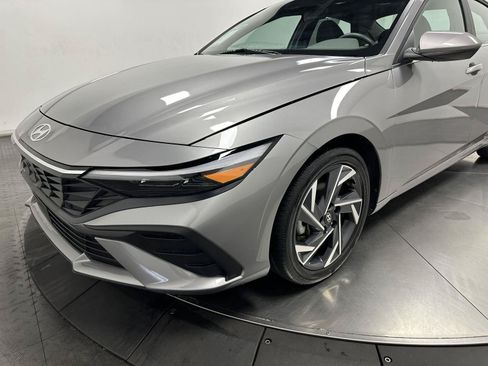 Used 2025 Hyundai Elantra SEL FWD image 7