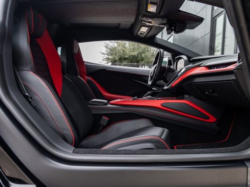 Used 2024 Lamborghini Revuelto image 43