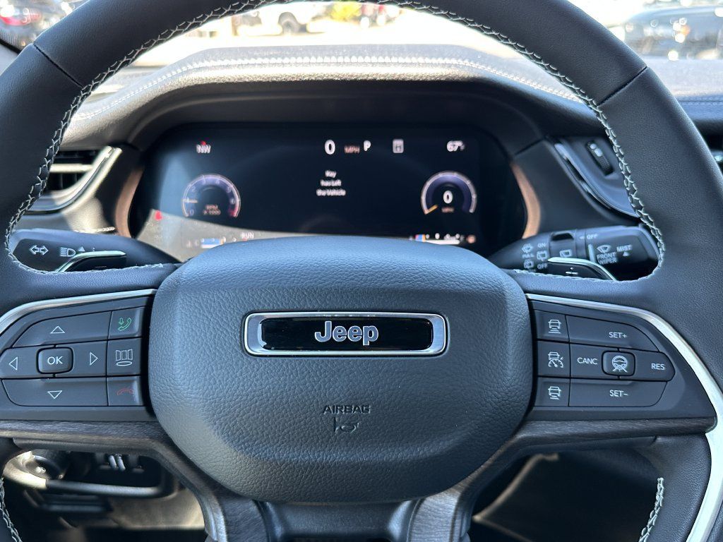 New 2026 Jeep Grand Cherokee L Limited w/ Limited Altitude Package AWD/4WD image 24