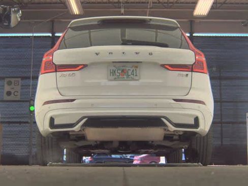 Used 2025 Volvo XC60 B5 Plus image 5