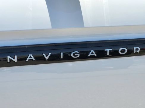 New 2026 Lincoln Navigator L Black Label AWD/4WD image 17