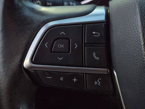 Used 2020 Toyota Highlander XLE FWD image 14