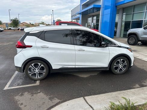 Used 2019 Chevrolet Bolt Premier w/ Infotainment Package FWD image 6