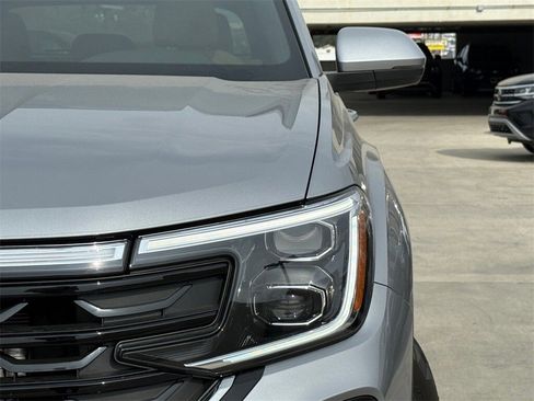 New 2026 Volkswagen Atlas Cross Sport SE image 3