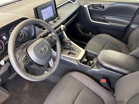 Used 2021 Toyota RAV4 LE FWD image 10