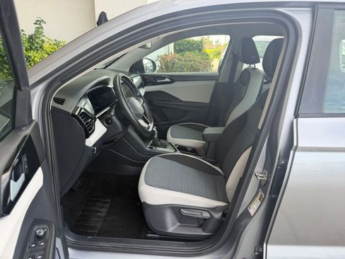 Used 2025 Volkswagen Taos S image 27