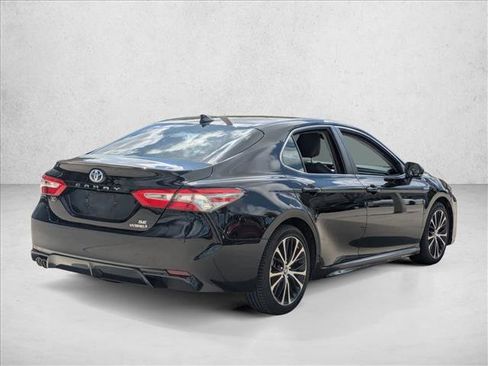 Certified 2019 Toyota Camry SE w/ Sunroof Package image 5