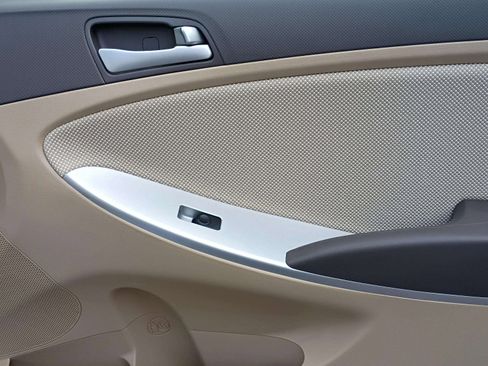 Used 2012 Hyundai Accent GLS image 39