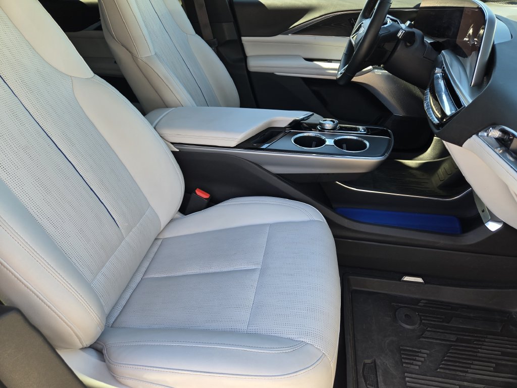 Used 2024 Cadillac Lyriq Luxury w/ LPO, Floor Liner Package RWD image 14