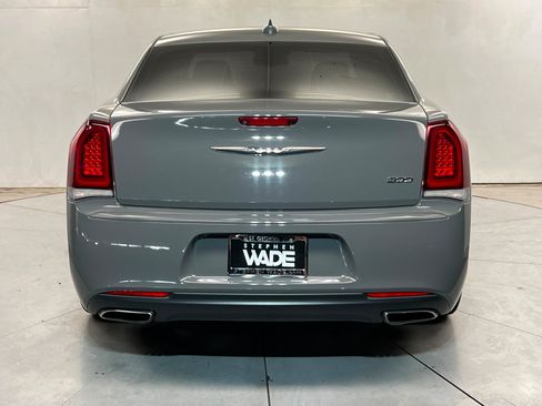 Used 2018 Chrysler 300 Touring w/ Sport Appearance Package RWD image 4