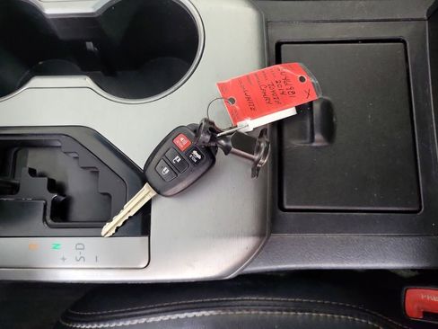 Used 2014 Toyota Camry SE FWD image 25