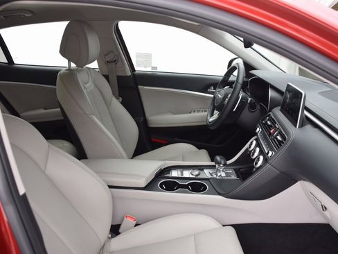 Used 2021 Genesis G70 2.0T image 16