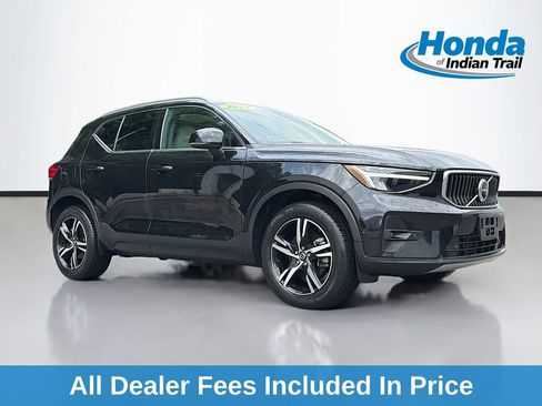 Used 2023 Volvo XC40 B5 Plus AWD/4WD image 1