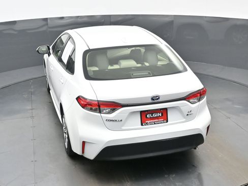 Used 2025 Toyota Corolla LE image 36