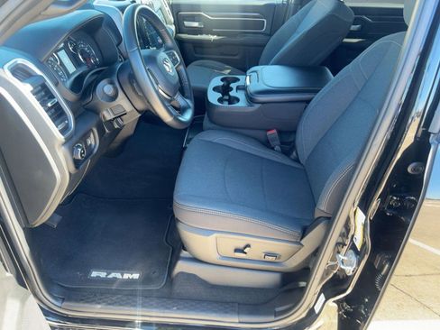 Used 2024 RAM 2500 Big Horn w/ Sport Appearance Package image 5