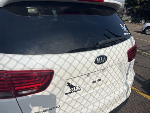 Used 2020 Kia Sorento LX image 5