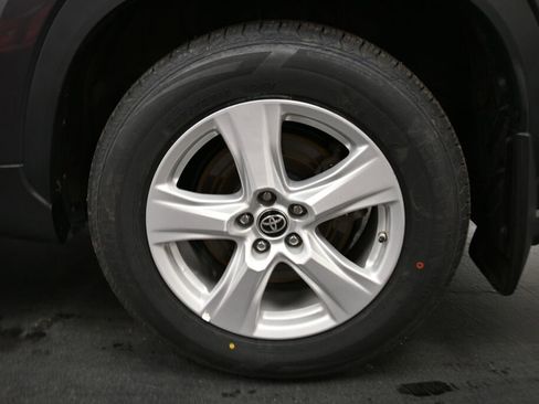 Certified 2024 Toyota Corolla Cross LE image 34