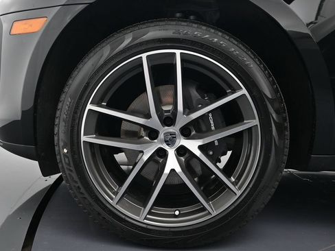 Certified 2026 Porsche Macan AWD/4WD image 26