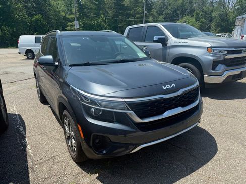 Used 2022 Kia Seltos EX AWD/4WD image 2