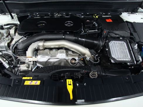 Used 2025 Mercedes-Benz GLB 250 4MATIC image 31
