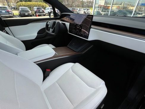 Used 2022 Tesla Model X image 31