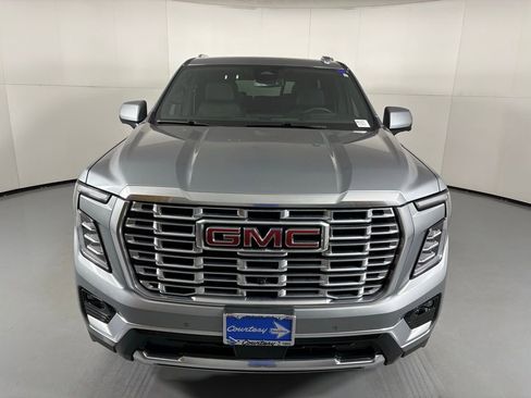 Used 2025 GMC Yukon Denali AWD/4WD image 3