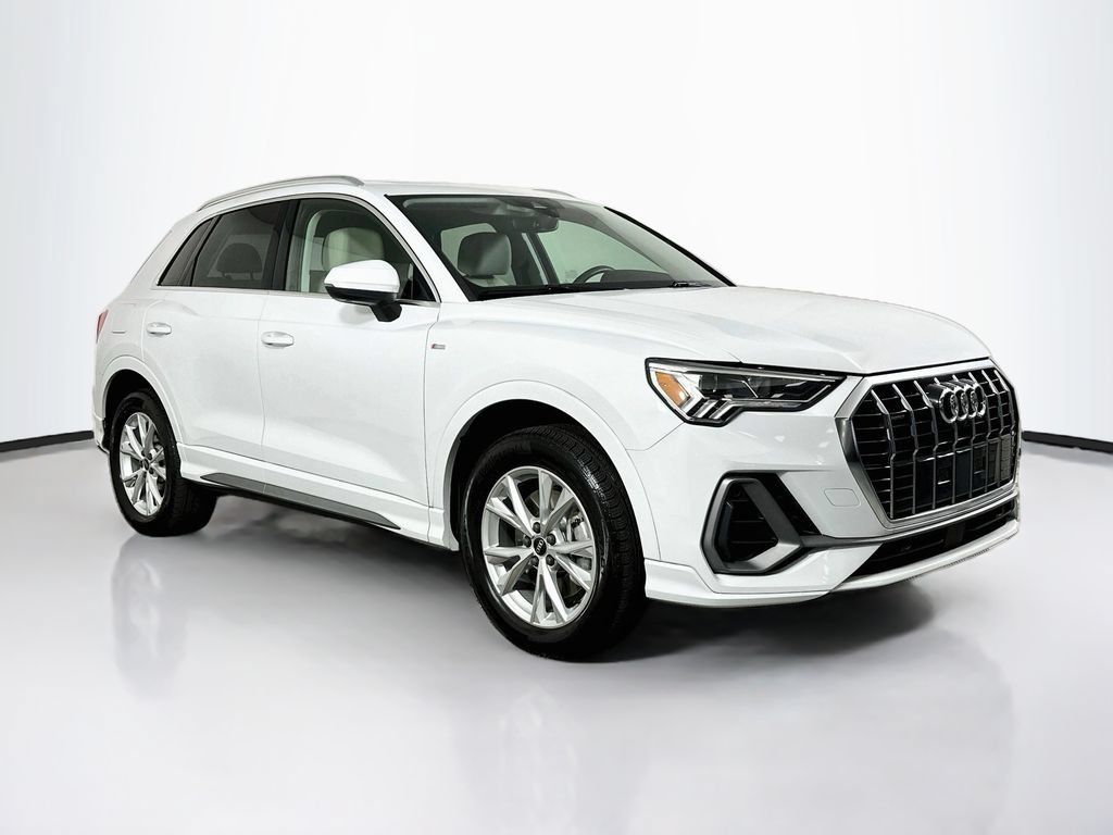 Used 2022 Audi Q3 2.0T Premium Plus w/ Premium Plus Package AWD/4WD image 2