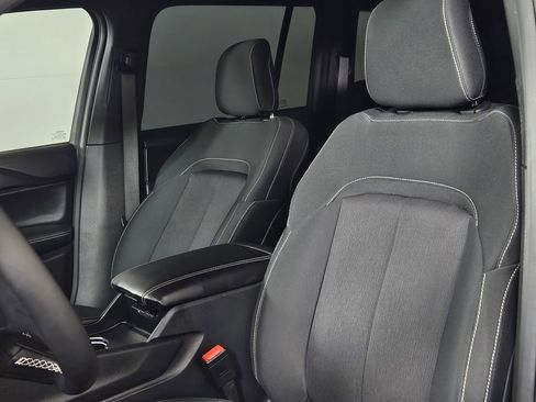Used 2025 Jeep Grand Cherokee Laredo RWD image 24