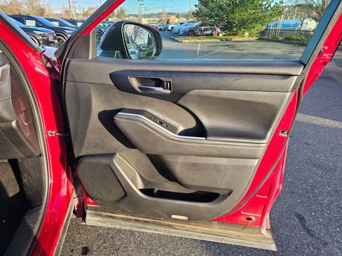 Used 2022 Toyota Highlander XLE image 8