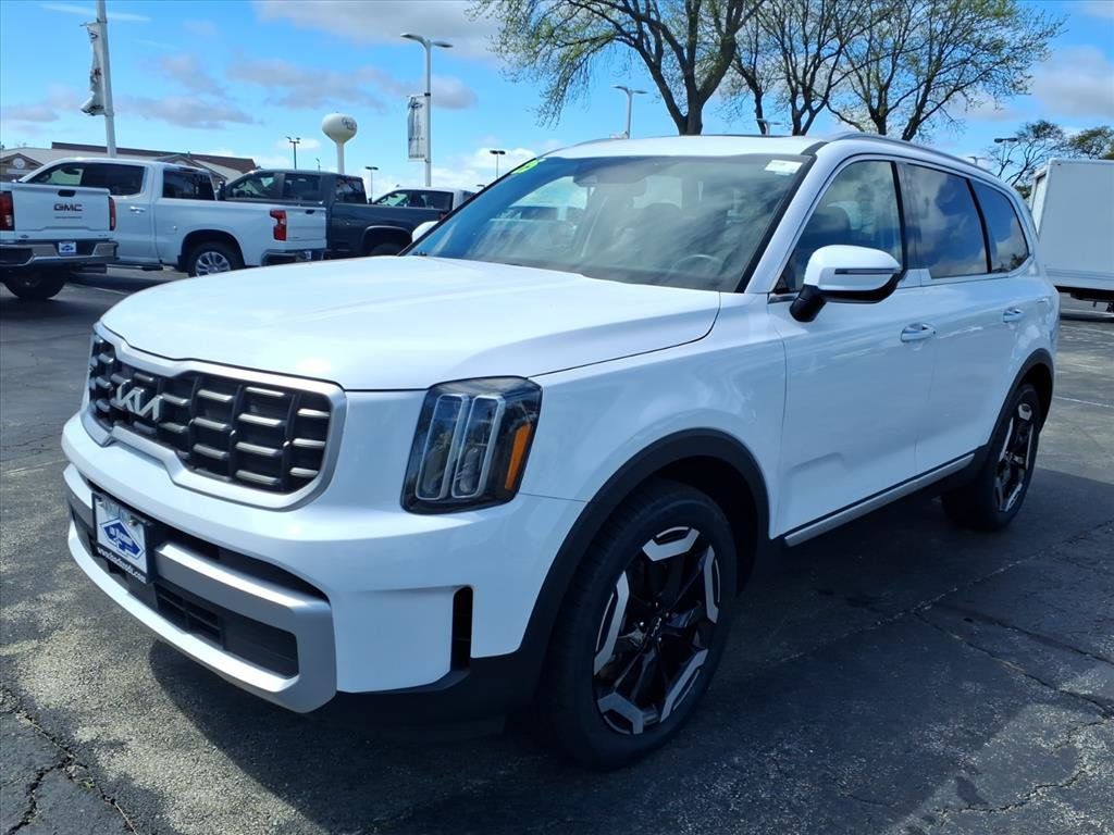 Used 2025 Kia Telluride S FWD image 3