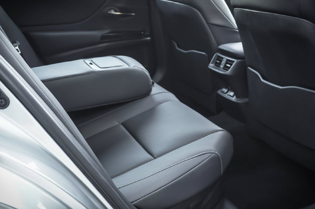 Certified 2025 Lexus ES 300h w/ Premium Package FWD image 24