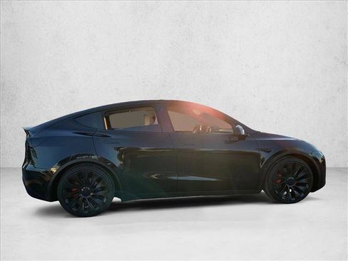 Used 2021 Tesla Model Y Performance image 4