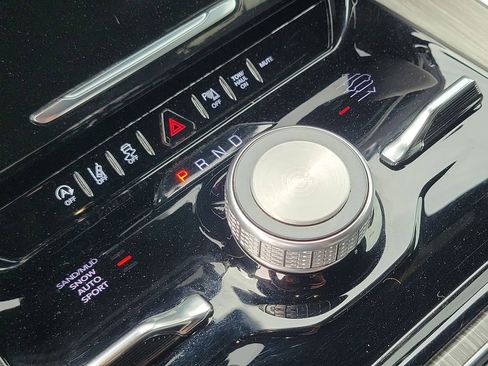 Used 2024 Jeep Wagoneer Series III AWD/4WD image 29