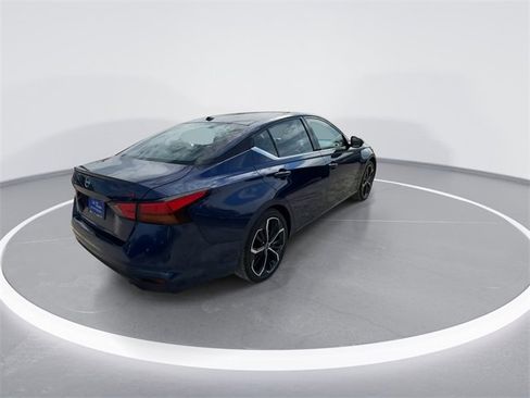 Used 2024 Nissan Altima 2.5 SR image 11