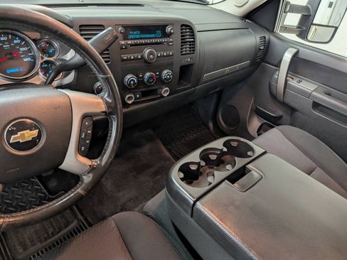 Used 2011 Chevrolet Silverado 2500 LT AWD/4WD image 11