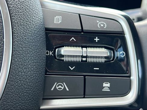 Used 2023 Kia Carnival SX Prestige FWD image 27
